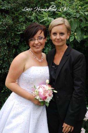 Já s nevěstou Hankou. (líčení, nehty, koordinace svatby aj.)