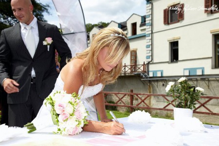 Moje práce-líčení a účes nevěsty, výzdoba+zprostředkování květin.