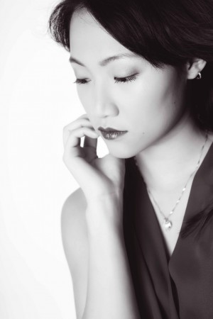 Modelka Phạm Minh Hằng, Foto Monika Barry